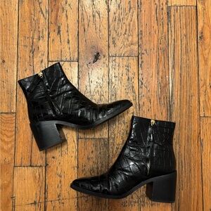 Elegant Black Croc-Patterned Ankle Booties